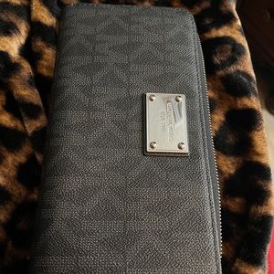 Mint used Michael Kors travel wallet